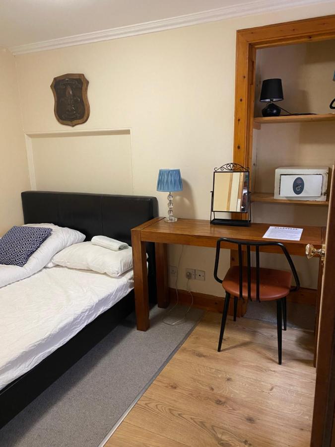 Edinb&B 외부 사진