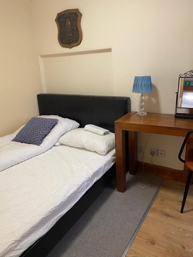 Edinb&B 외부 사진