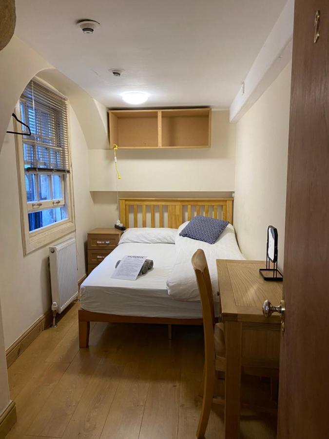 Edinb&B 외부 사진