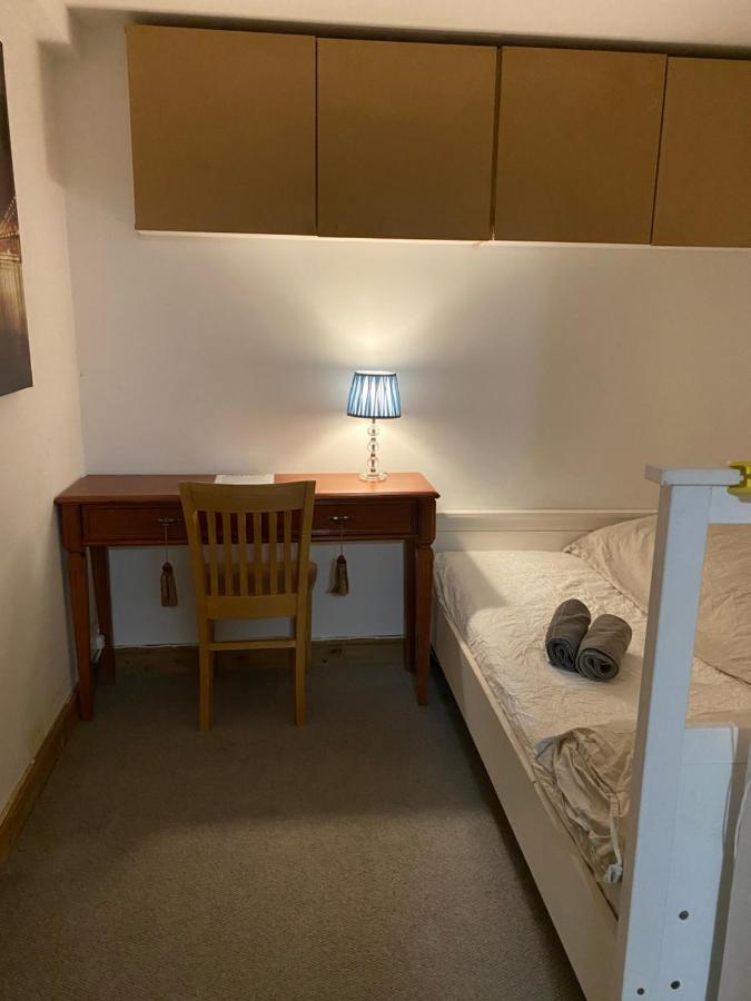 Edinb&B 외부 사진